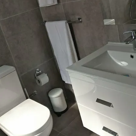 Sea Breeze Sleeps 4 *