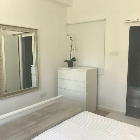 Sea Breeze Sleeps 4 *